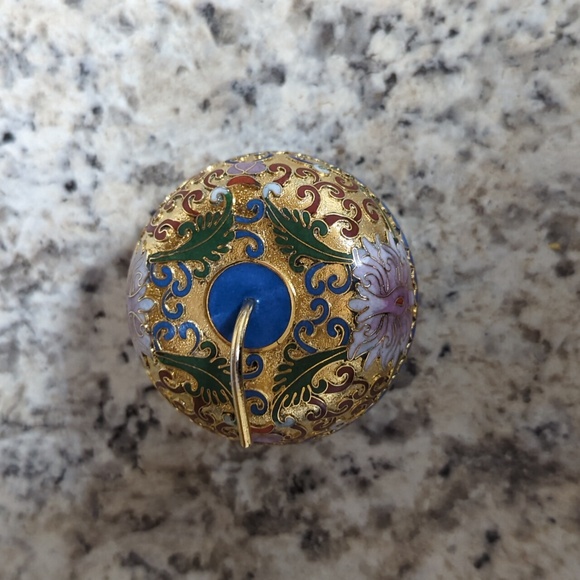 CLOISONNE Chinese APPLE TRINKET JEWELRY BOX - great condition - 4.5" Tall - Picture 2 of 6